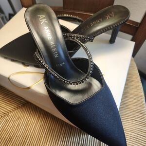 💖💖💖Anne Klein Black Satin Pointed Toe Heeled Mules💖💖💖